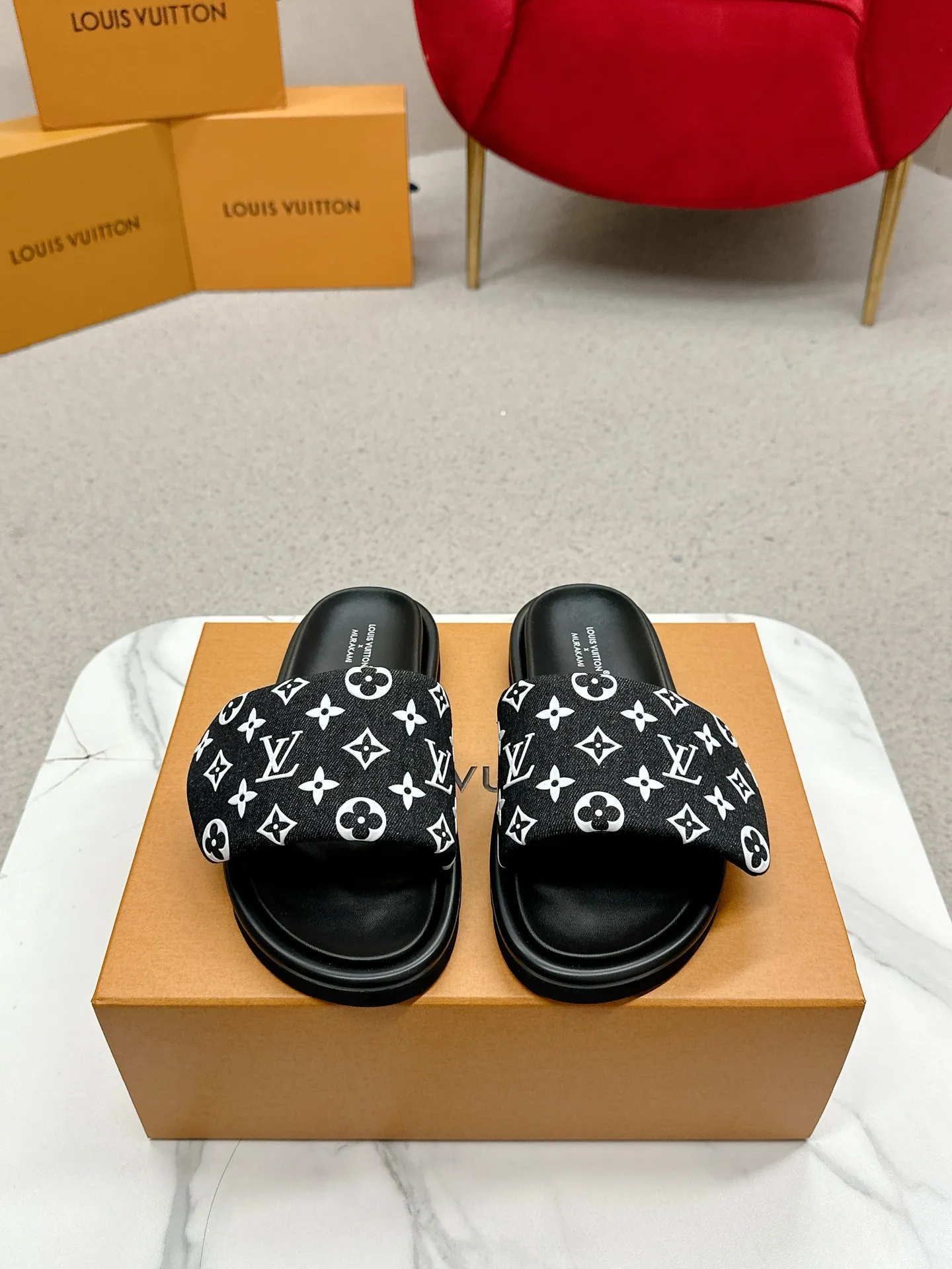 👟👟Ex-factory price 420👟👟 LV Louis Vuitton Full of high-end feel! A popular model among bloggers at home and abroad, it’s retro and fashionable and looks amazing on your feet! Mainly recommended model on the official website★ ━━━━━ ЅᏇєєt ━━━━━ ▪️Upper: original calfskin ➕5D printing process ▪️Inner: imported mixed sheepskin ▪️Outsole: original molded foam outsole ▪️Size: Female 35-40 Men's 39-44 (women's 41 men's 45)